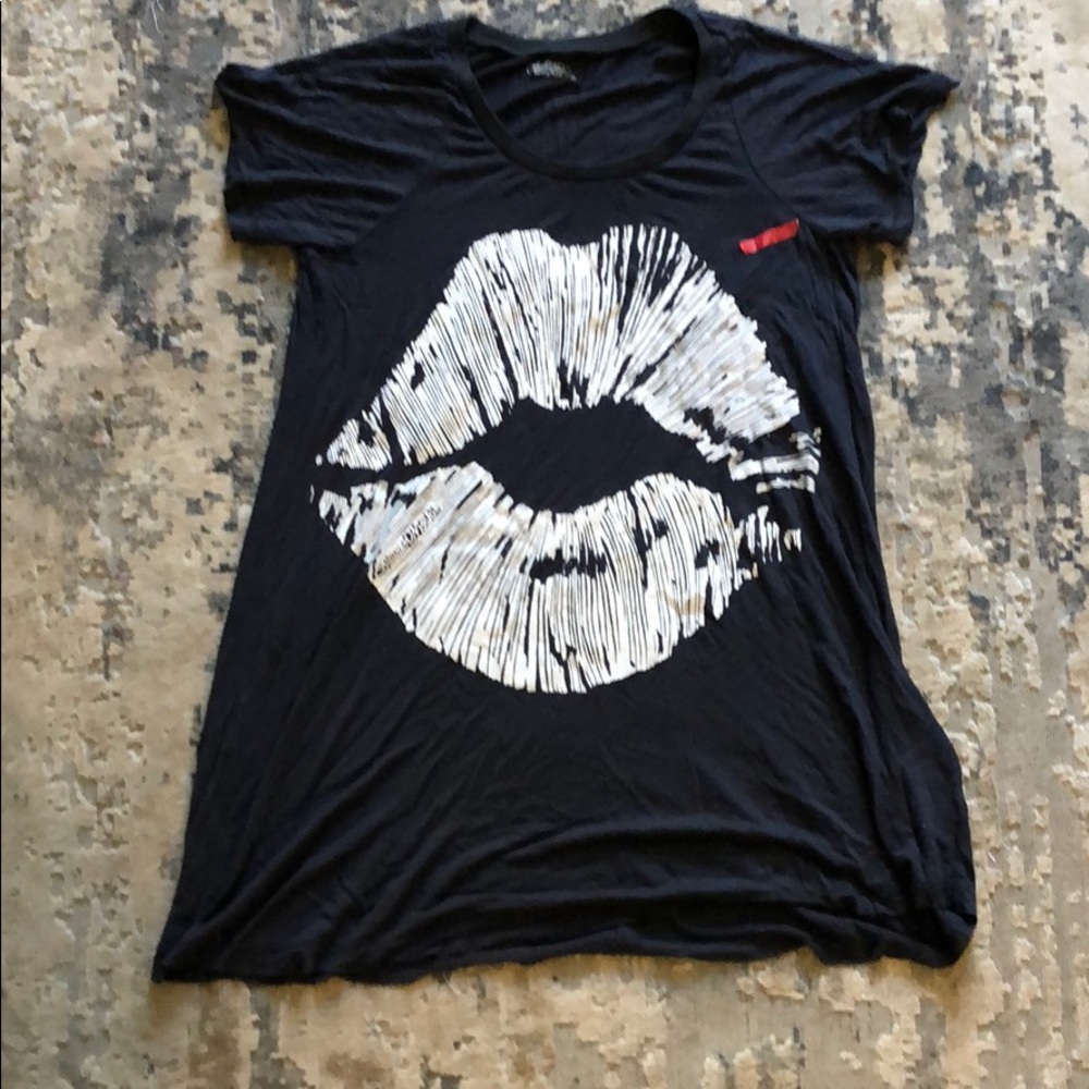 Lips Tee
